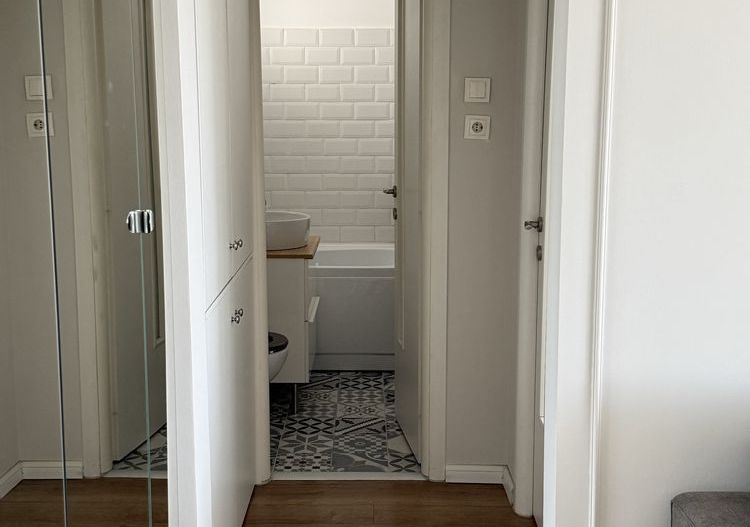 APARTAMENT  RENOVAT COMPLET MOBILAT METROU ZONA PIATA VICTORIEI - Poză 6