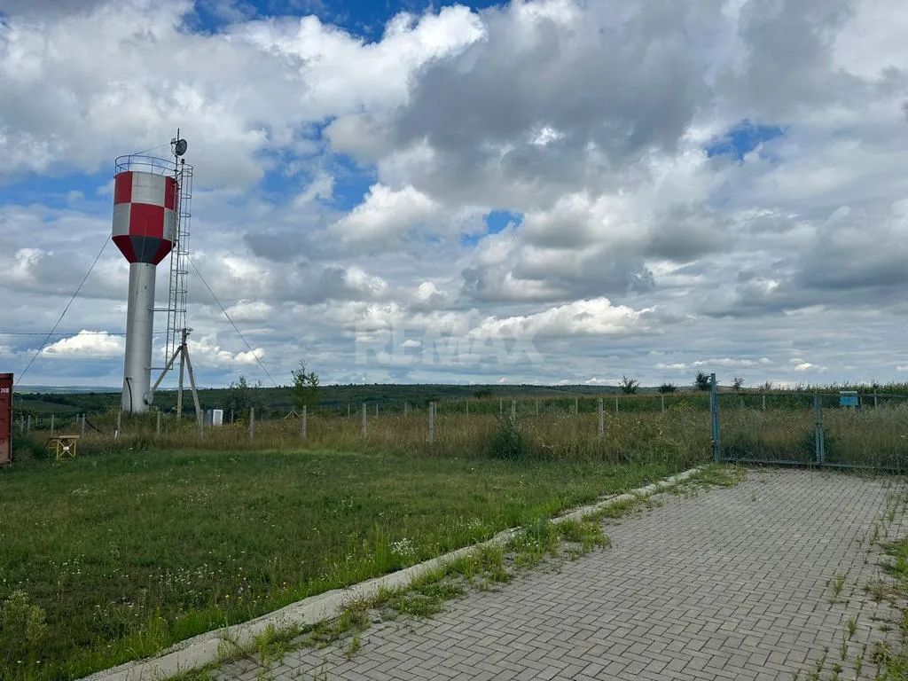 Aerodromul Horesti 24 ha teren + 1400 m2 hangare și 550 m2 cladire administrativa - Poză 9