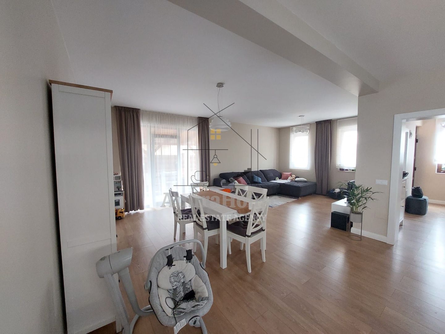 Duplex ultrafinisat mobilat utilat cu 2 locuri de parcare zona Terra - Poză 19