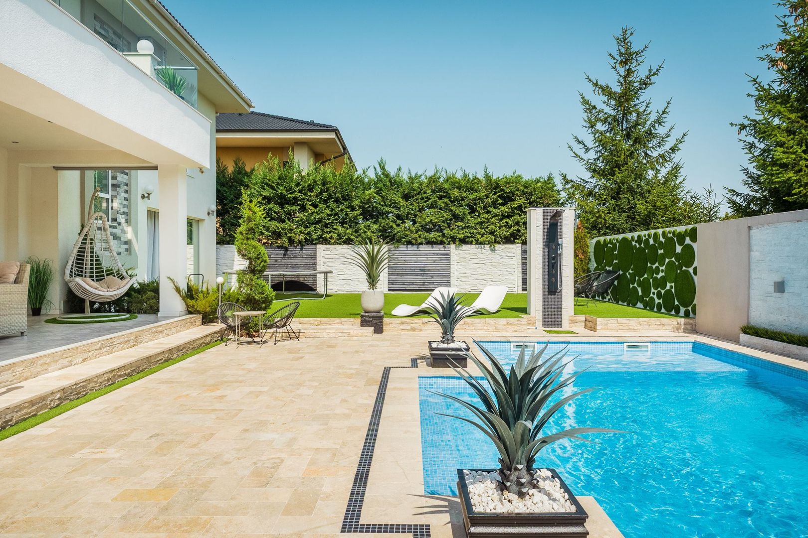 Vilă ultramodernă cu piscină - Poză 4