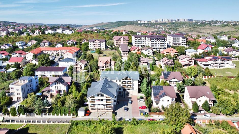 Locuință cochetă la mansardă, cu balcon și boxă de depozitare - Poză 17