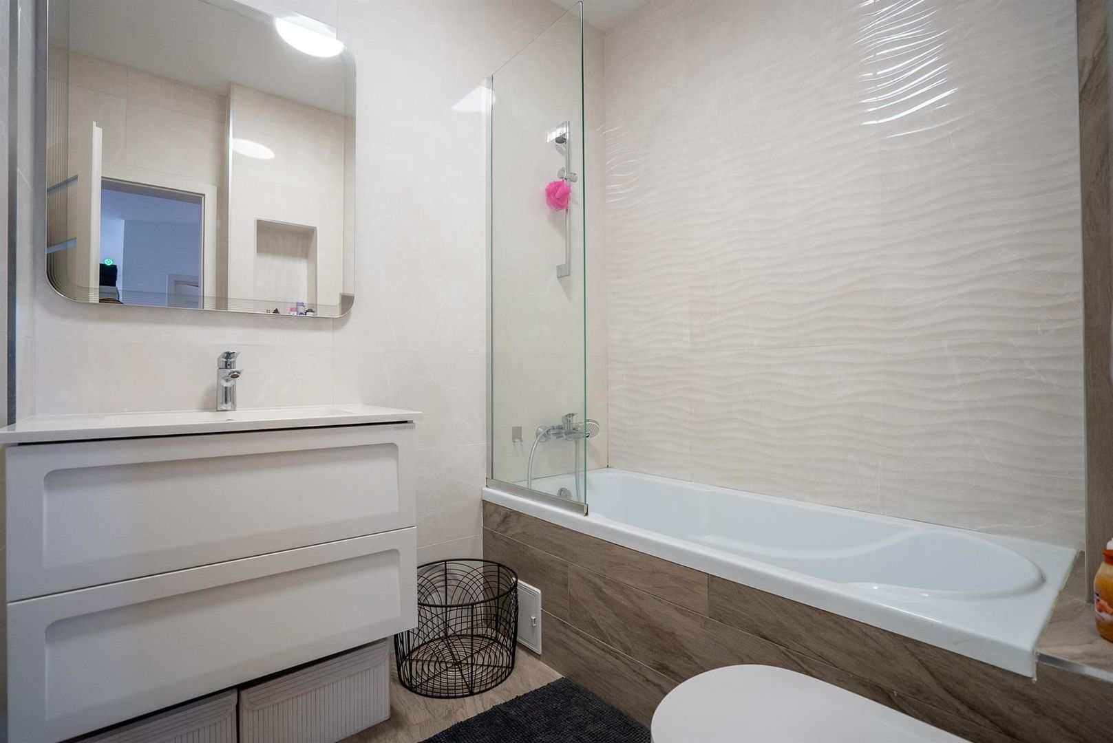 De inchiriat apartament 3 camere prima onestilor cu loc de parcare - Poză 4