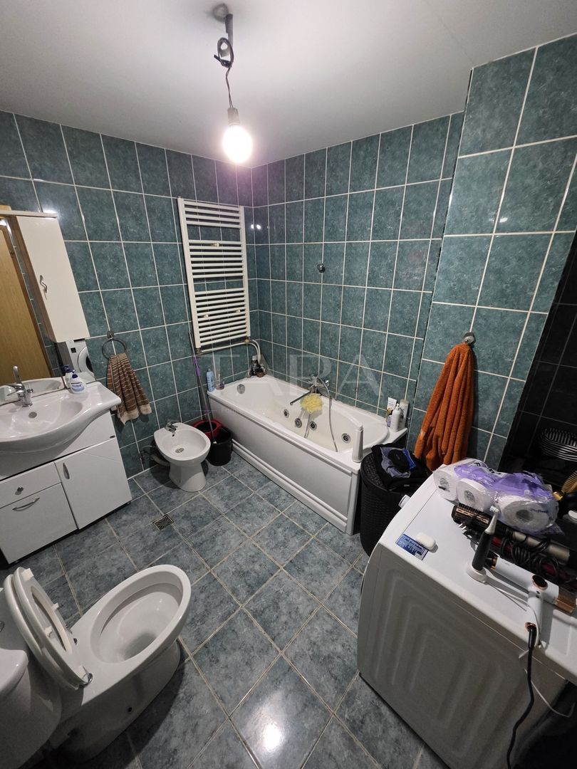 Casă spațioasă cu livadă generoasă și pod înalt, zona Borhanci - Poză 5