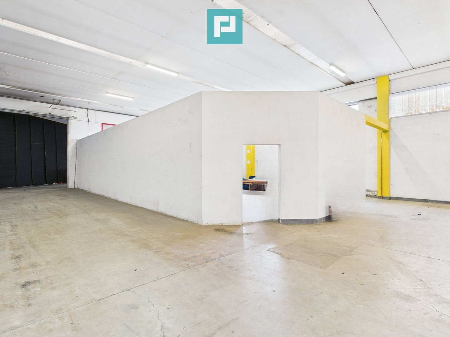 Hală de producție, cu birouri și teren, în Sebiș - Poză 6