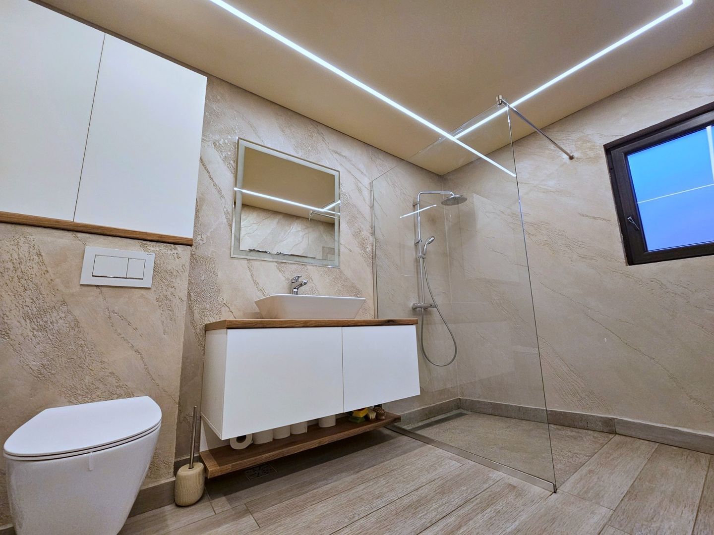 De vanzare  casa 2 camere, renovata -Piata Centrala, 89.000 euro - Poză 5