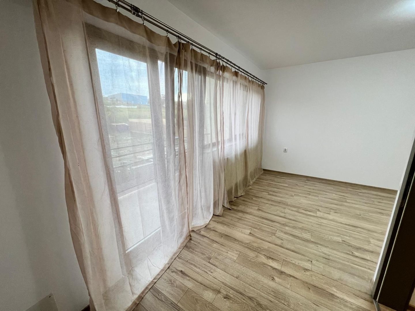 Casa cu 7 camere | 3 balcoane | Garaj | 220 mp + 80 mp curte | Cartier Panorama - Poză 18