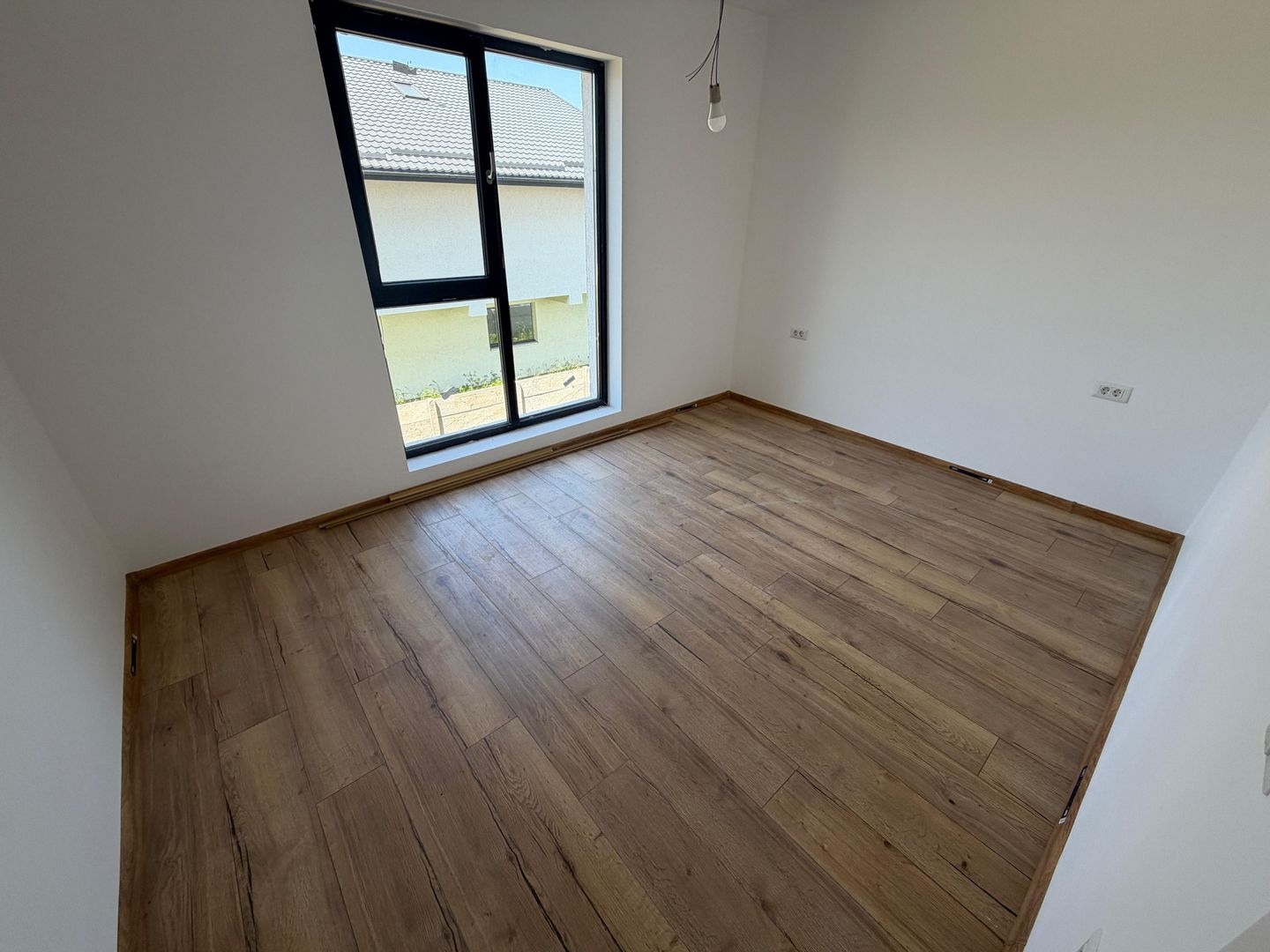 AP. 2 CAMERE - TIP STUDIO, BLOC FINALIZAT, LOC PARCARE, COMISION 0% - Poză 3