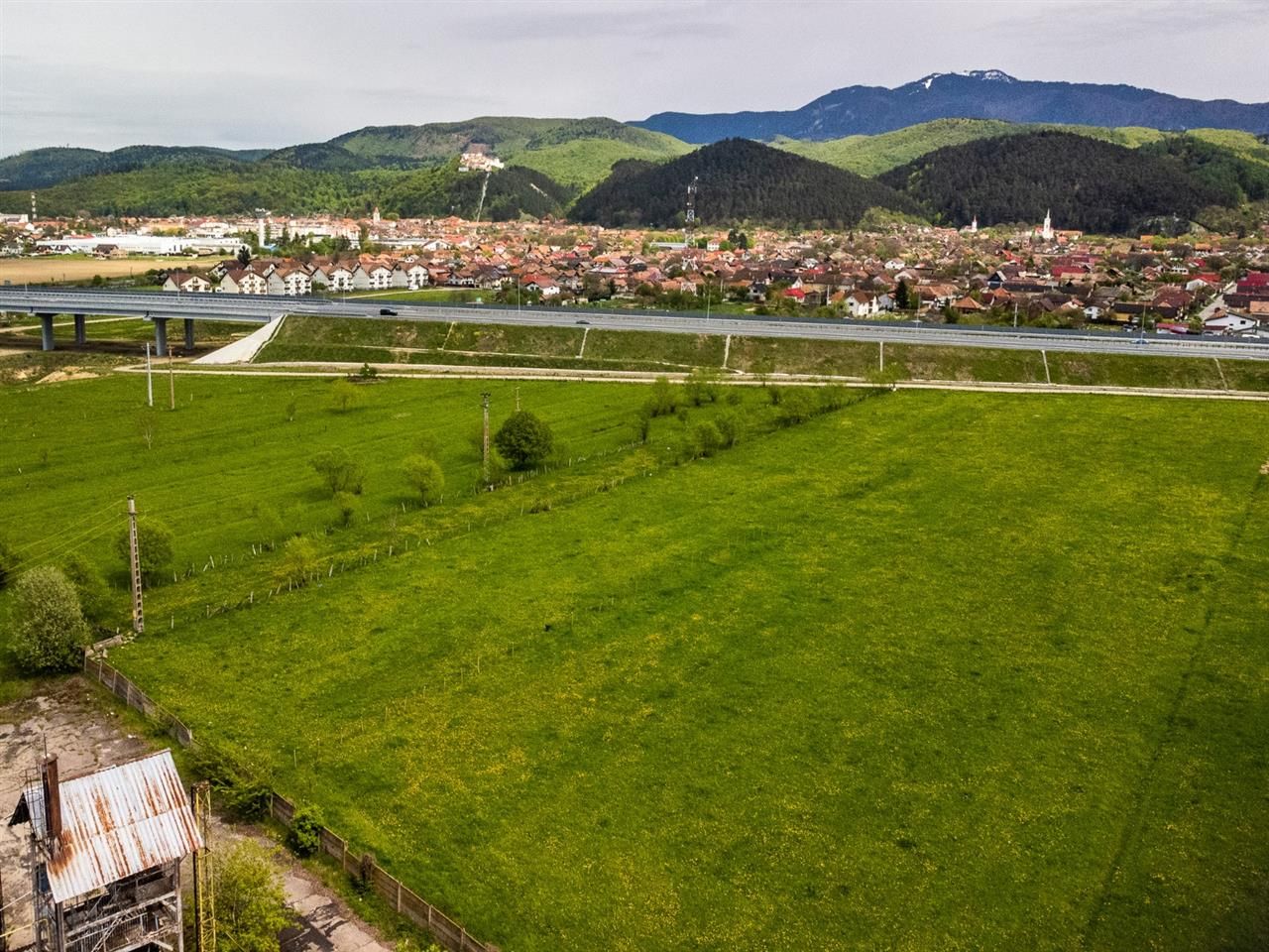 Teren intravilan, pe 2.623mp, zona de case, Rasnov, Brasov - Poză 2