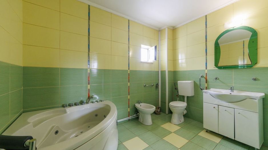 De inchiriat CASA spatioasa si curte proprie Gavana -Alunului - Poză 14