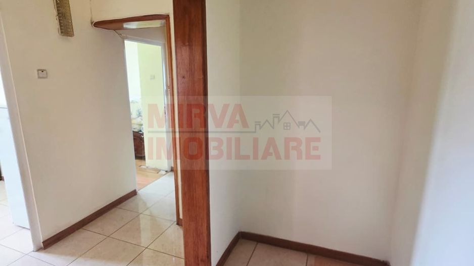 Vanzare apartament 2 camere decomandat, Malu Rosu, parter inalt - Poză 8