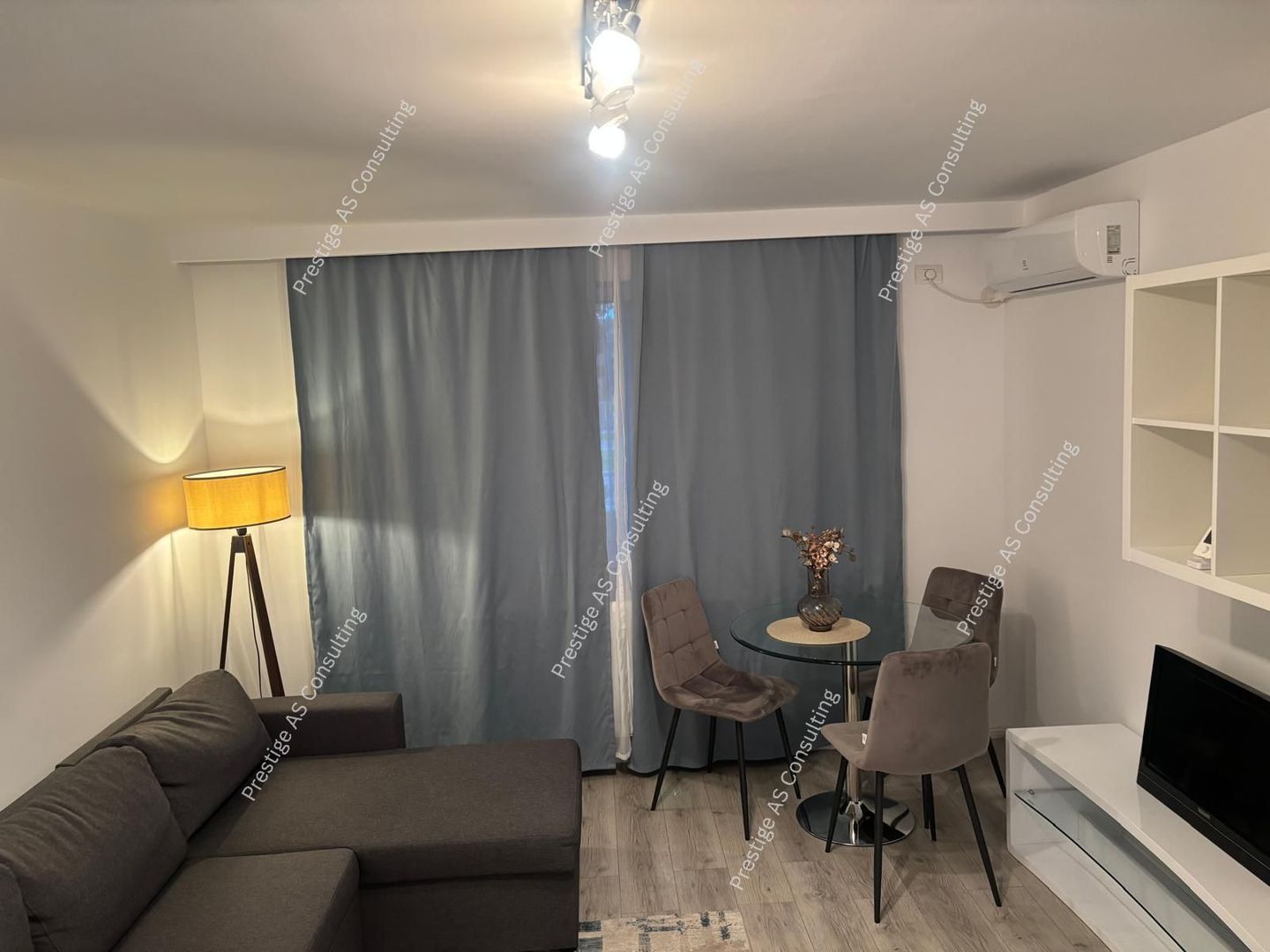 Prima inchiriere | 3 camere | Bulevardul Cetatii - Poză 1