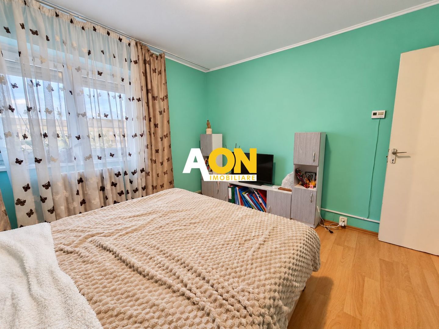 Apartament 3 camere, 2 bai, decomandat, Cetate, zona Liceului Sportiv - Poză 12