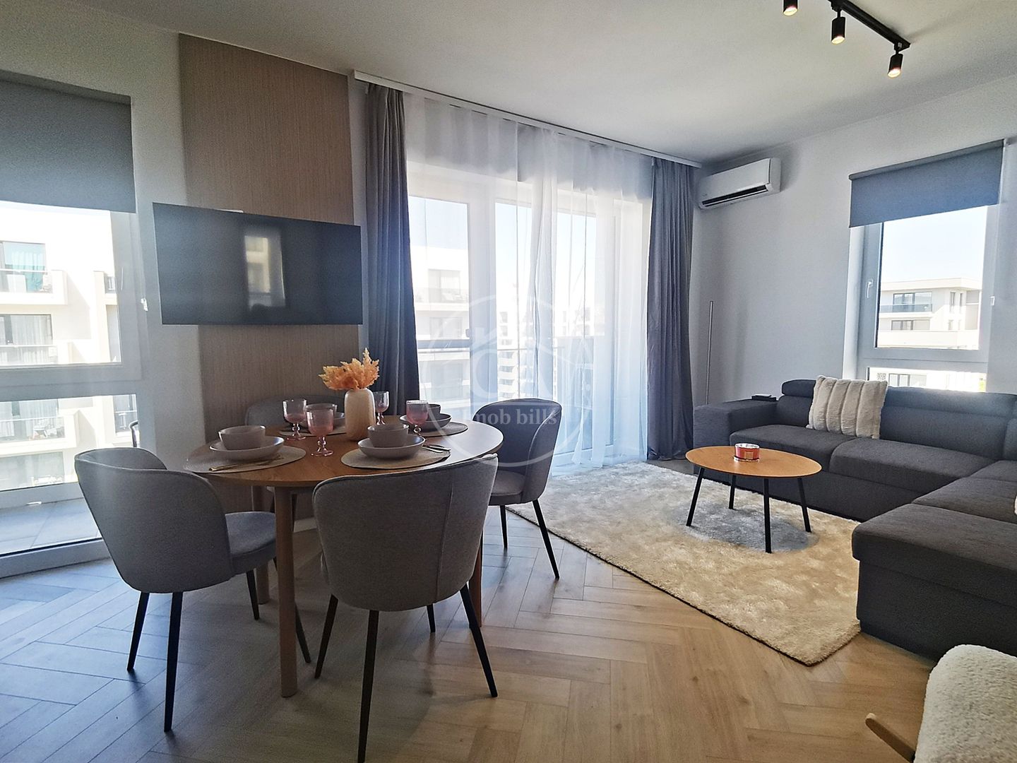 Apartament LUX de închiriat cu 3 camere în PRIMA ARENA, Oradea - Poză 4