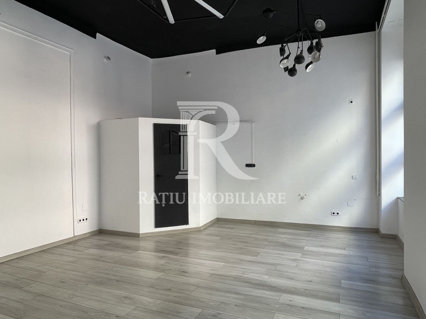 Spațiu comercial de inchiriat | Ultracentral | Zonă pietonală | Oradea - Poză 3