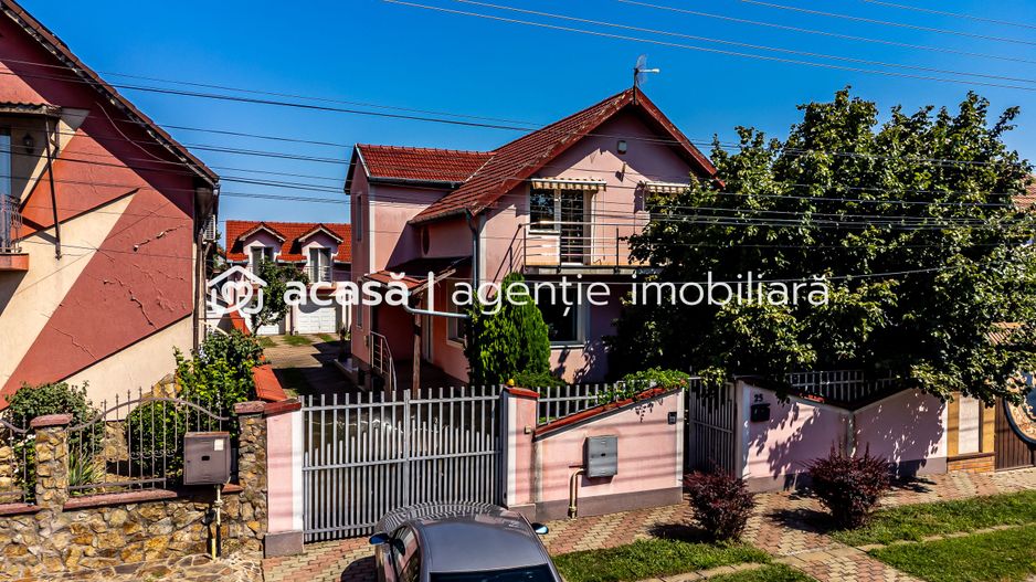 Vilă cu 6 camere în zona rezidențială - Poltura - Poză 1