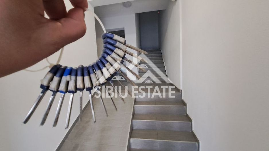 Apartament Sibiu 4 camere, 2 bai NOU lift si parcare - Poză 12