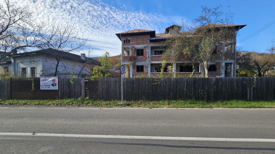 Proprietate deosebită în orașul Ștefănești, intrare pe strada Izvorani - Poză 7