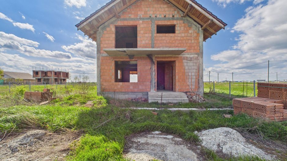 Casă la roșu, teren 600 mp, în Săcălaz - Poză 1
