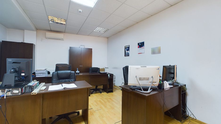 Clădire de birouri cu chiriași existenți - Poză 12