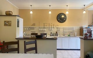 Casa ultracentrala - o oaza de liniste in inima orasului - Poză 1