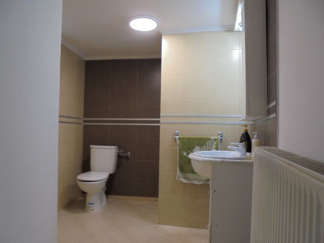 In centrul orasului! Vanzare casa renovata in Targoviste - Poză 5