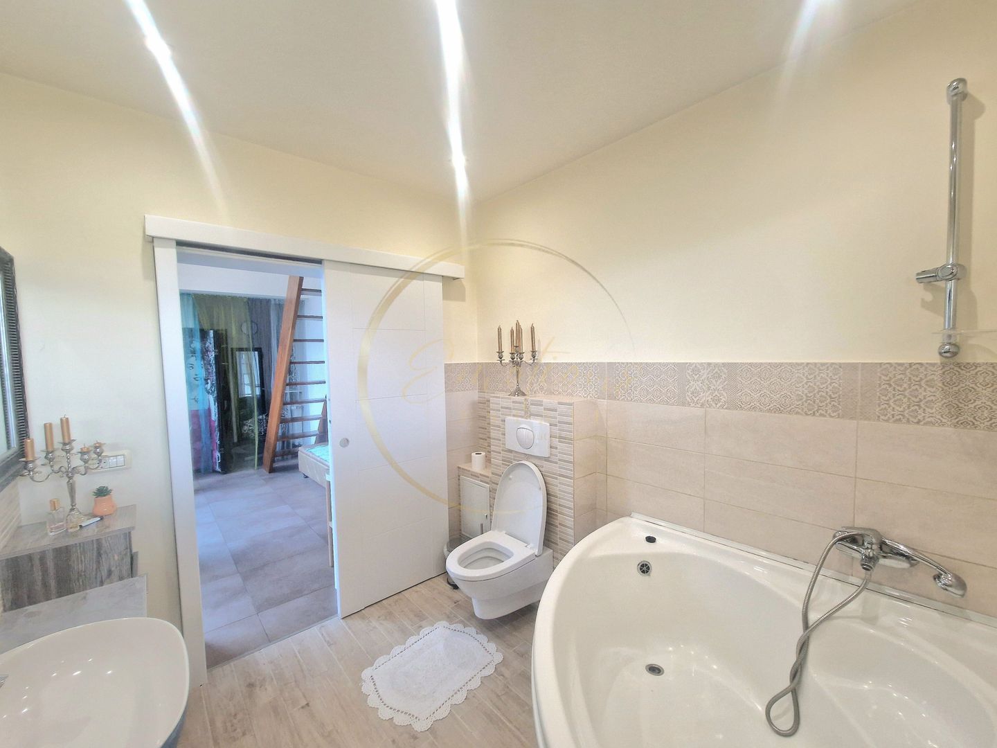 GAZDĂ LA VILA | Camera îngrijită și locație liniștită | CHELTUIELI FIXE - Poză 6