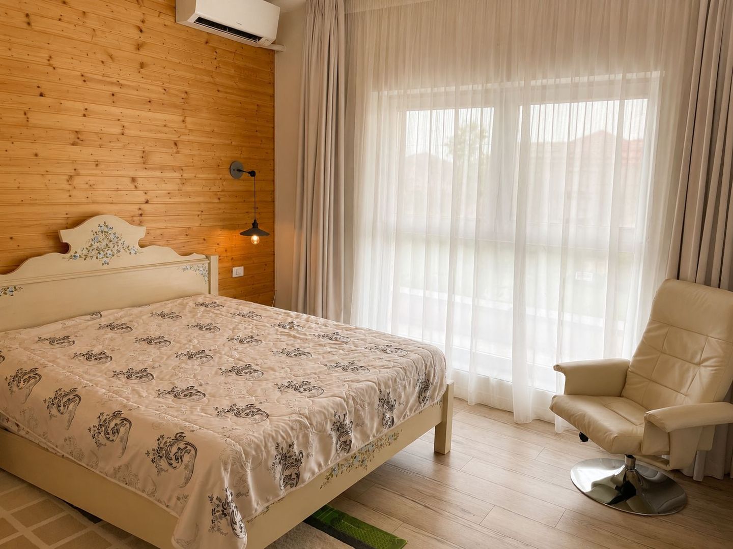 VILĂ DE EXCEPȚIE CU PISCINĂ ȘI GRĂDINĂ DE 1.385 MP | MOGOȘOAIA - Poză 20