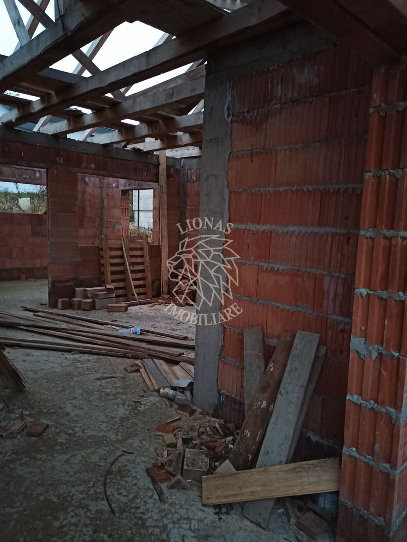 Casa 97 mp-teren 750 mp-tamplarie montata+acoperis-Dealul Jelnei - Poză 4