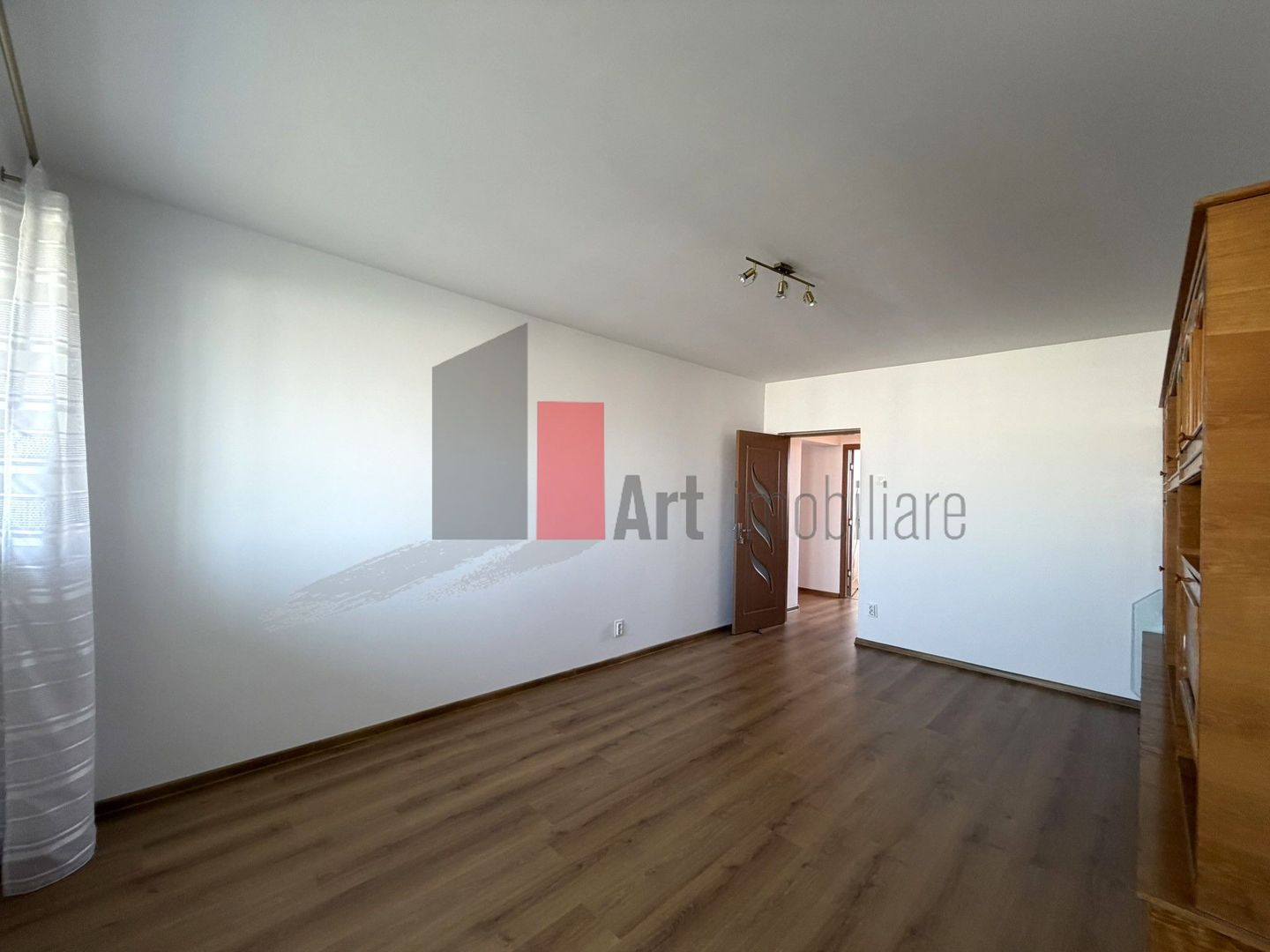 Apartament renovat, decomandat, luminos | Zona Dristor metrou - Poză 2