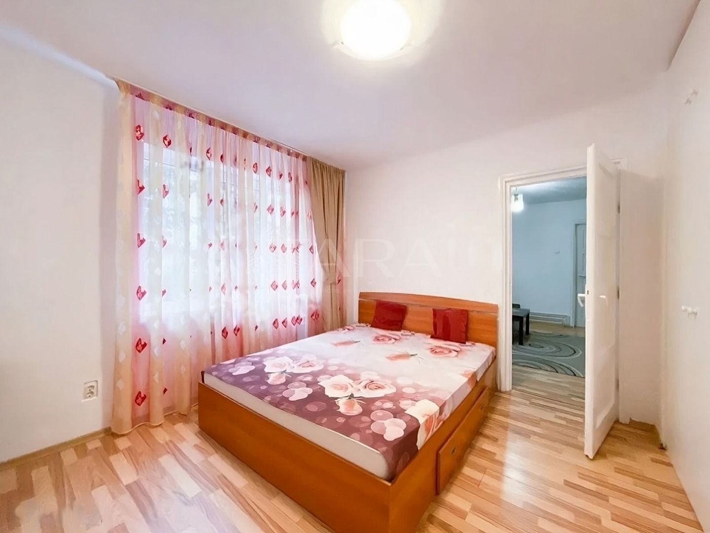 Apartament 2 camere, zona Ultracentrala. - Poză 1