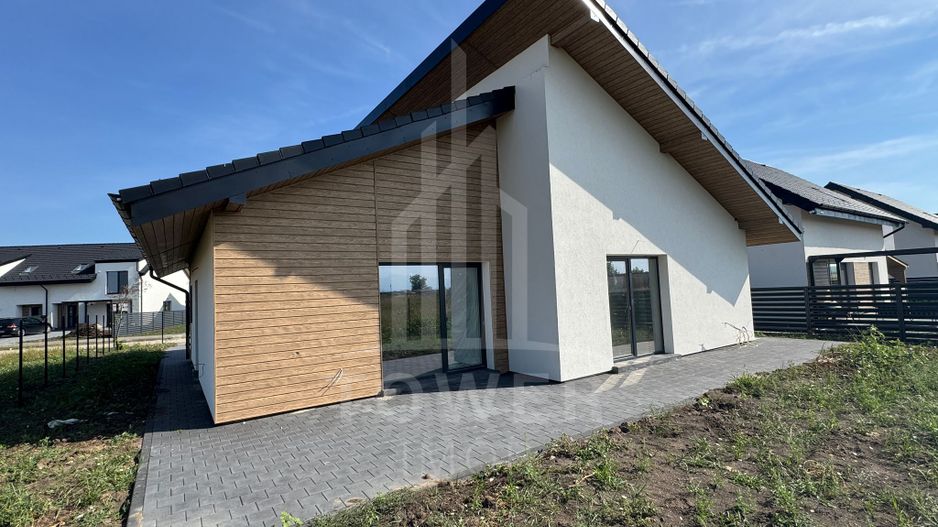 Casă pe un singur nivel INDEPENDENTĂ ENERGETIC - Cartier NOU - Poză 2