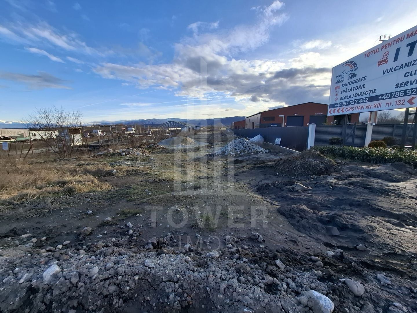 Teren intravilan la intrare in Cristian, pentru constructii industriale - Poză 4