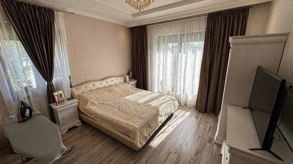 CASA EXCEPTIONALA CU LIVADA PROPRIE - Poză 6