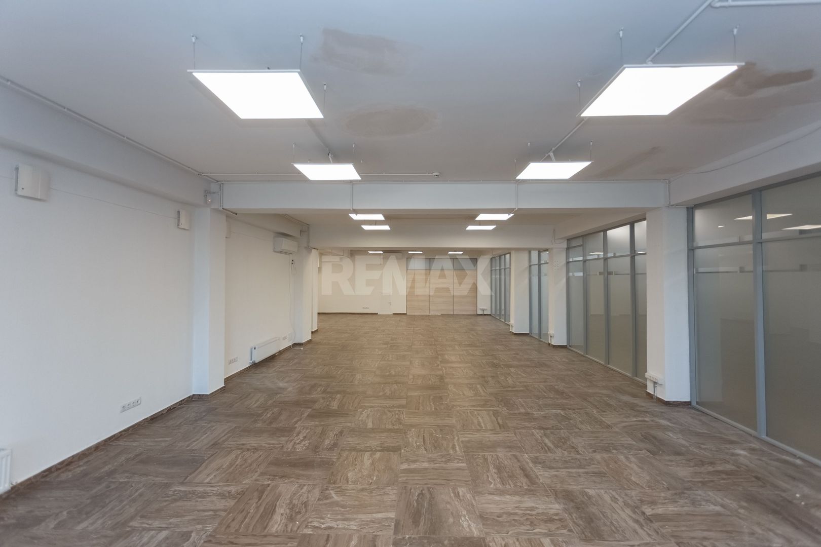 Vanzare oficiu in centru orasului - Poză 2