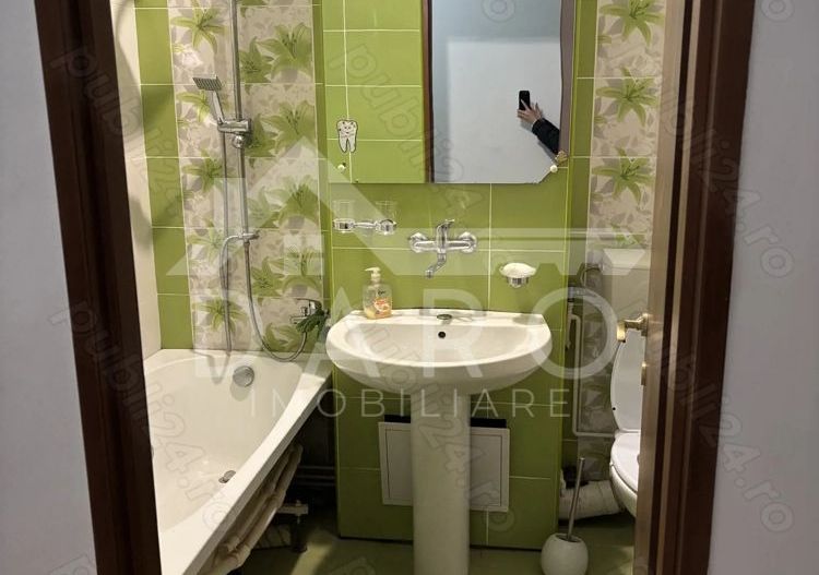 Apartament cu 3 camere în zonă centrală - Poză 4