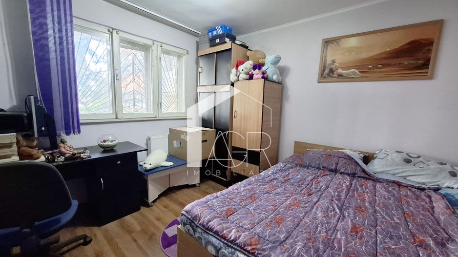 Apartament cu 3 camere, decomandat, zona Vest - Poză 8
