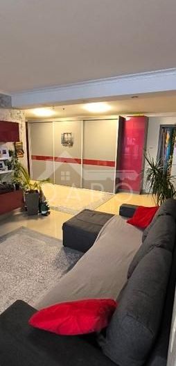 Vând apartament cu 3 camere - Poză 2