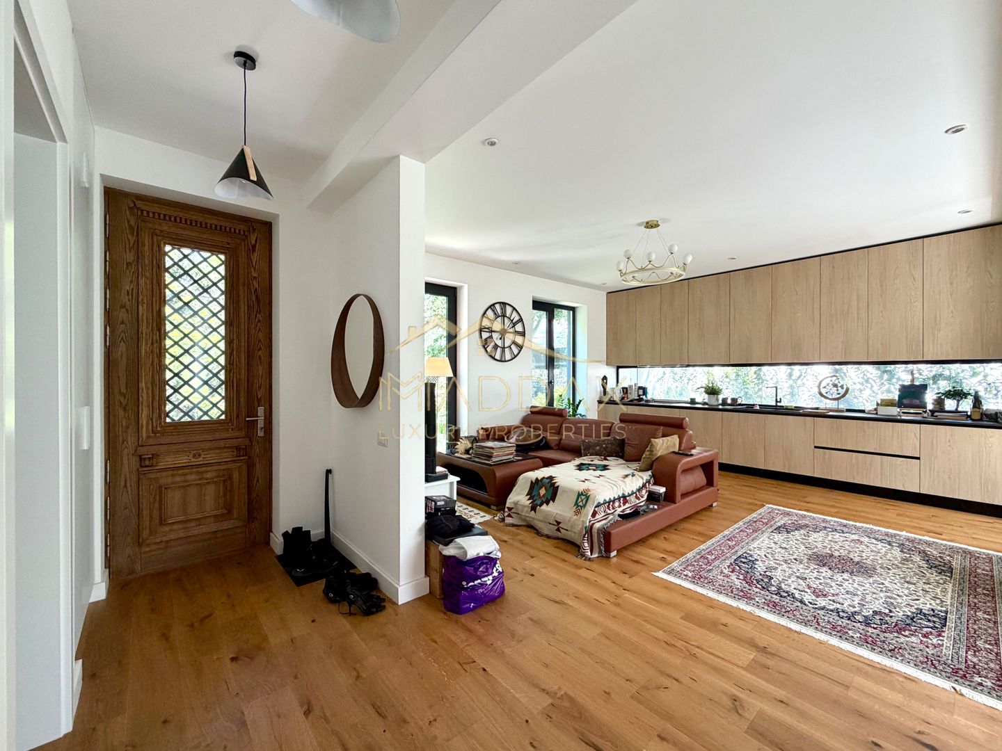 Vila cu 5 camere // * 565 mp gradina* // Tunari - Poză 9