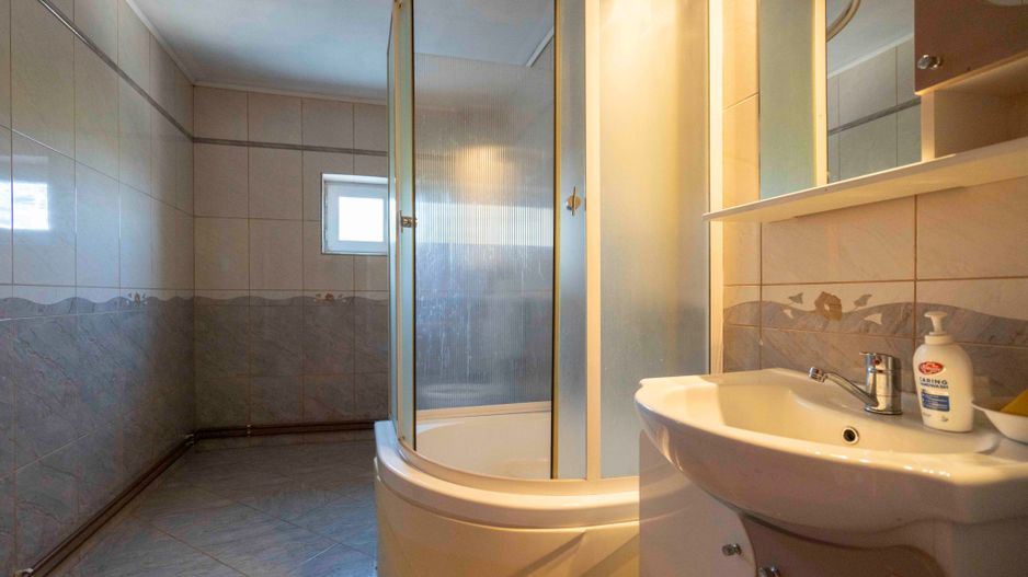 Casa cu 5 camere si 350 mp de teren in spate la parcul Salca - Poză 10