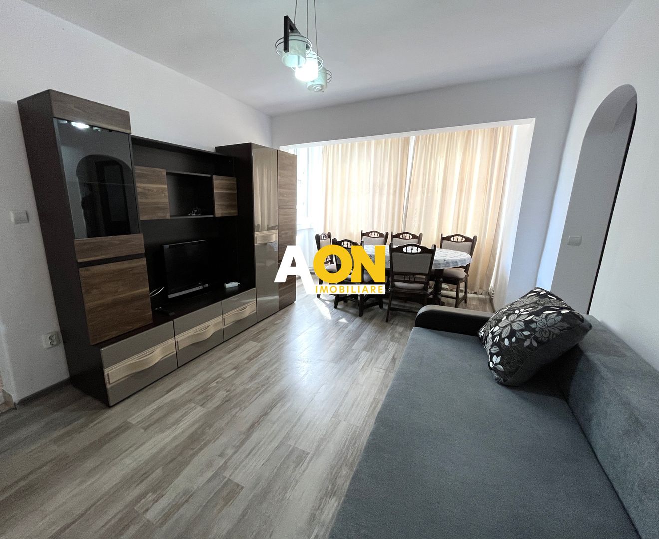 Apartament 4 Camere, Zona Cetate - Poză 1