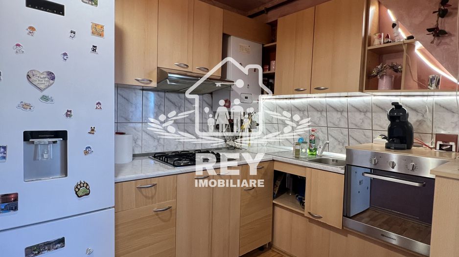 De vanzare- Apartament 3 camere str Luptei - Poză 2