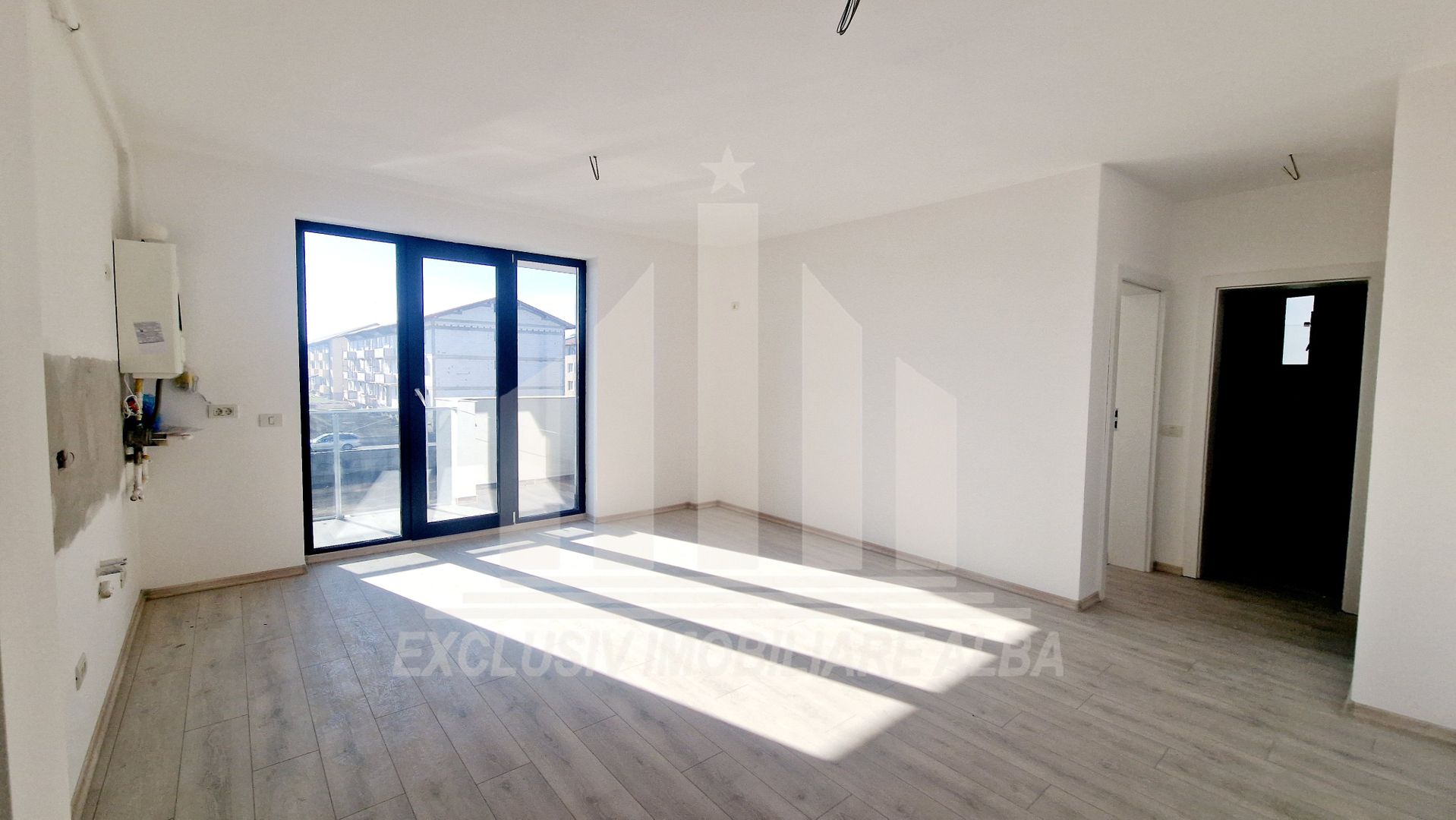 Apartament 2 camere bloc nou,  zona foarte buna - Poză 1