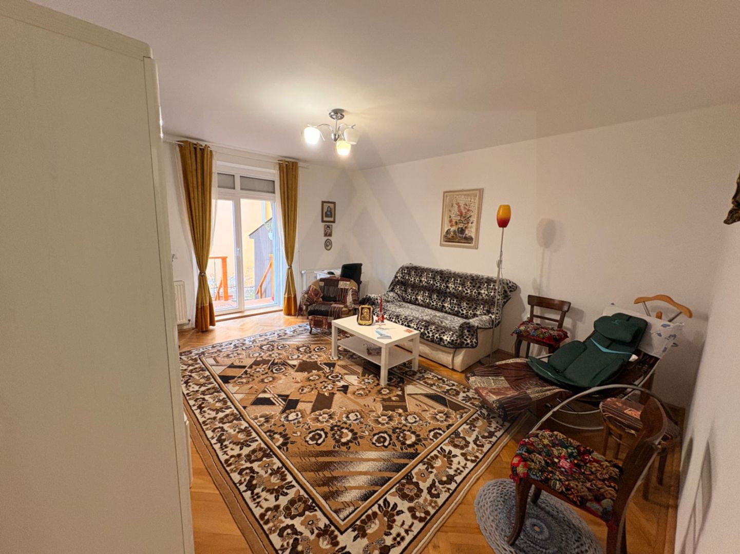 Apartament decomandat 70 mp utili 2 bai pivnita si curte 58 mp Central - Poză 7