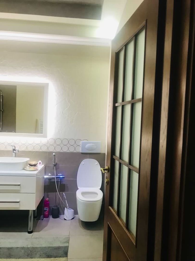 Spre vanzare vila cu 3 etaje si Demisol. - Colentina - Poză 9