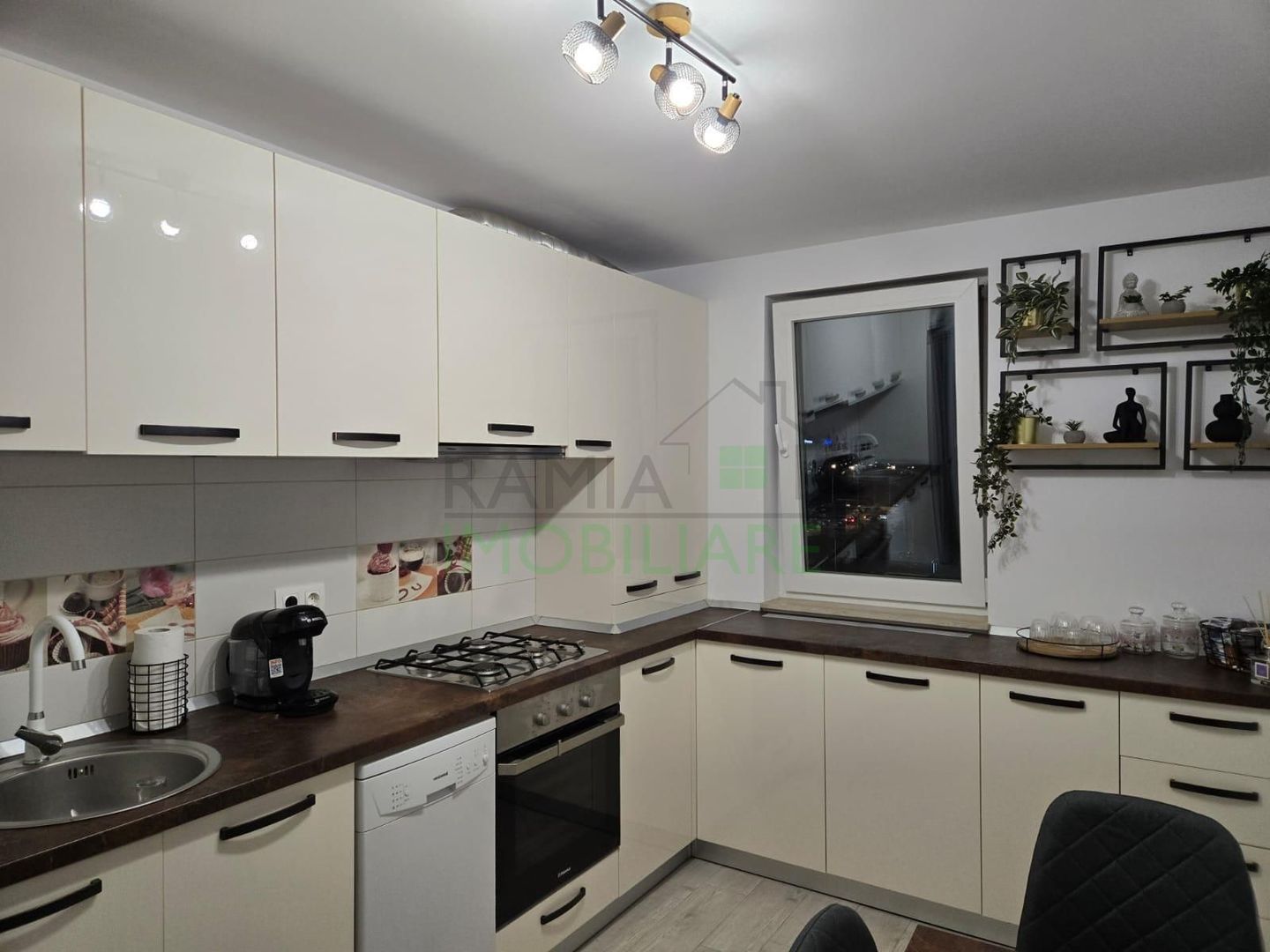 Apartament premium 2 camere, Urban Invest Coresi, Parcare + boxă - Poză 8