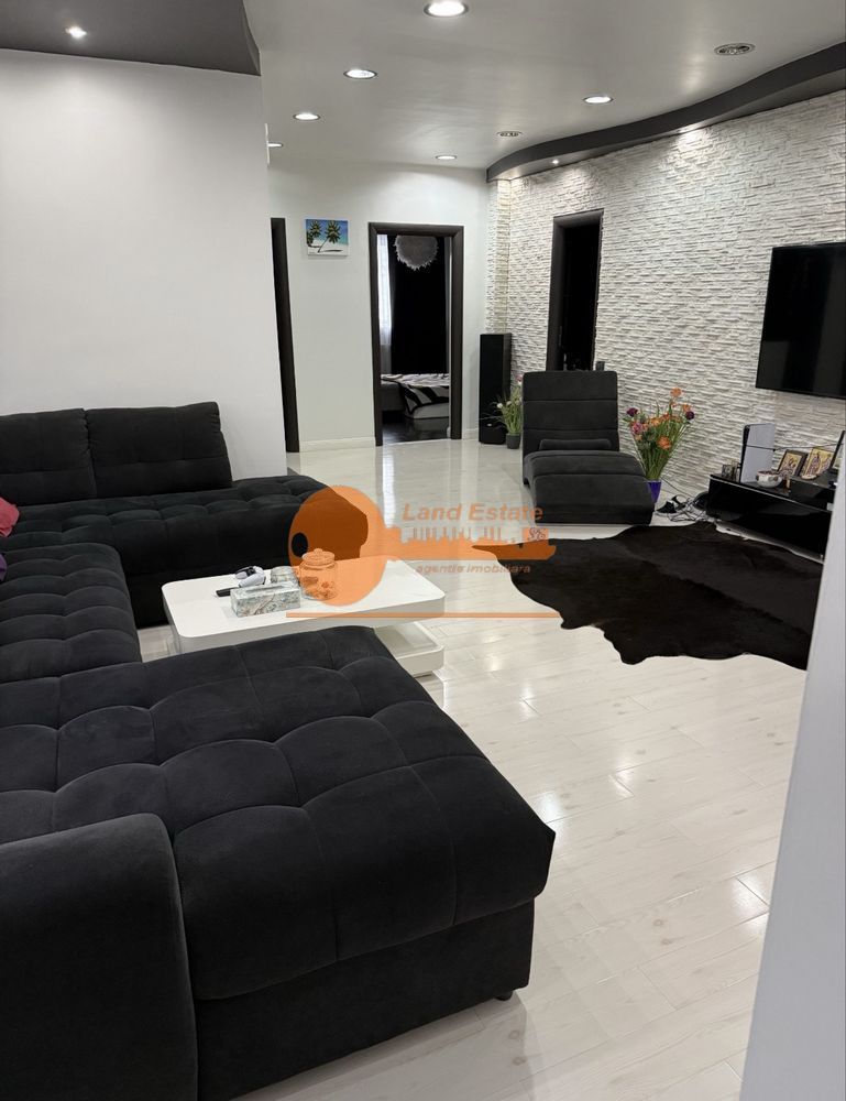 Apartament spațios în vilă | Piața Muncii | Curte proprie & garaj - Poză 2