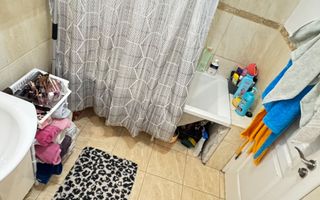 🏡 CASĂ DE VÂNZARE ÎNTR-O ZONĂ BUNĂ – CONFORT, SPAȚIU ȘI POSIBILITATE - Poză 8