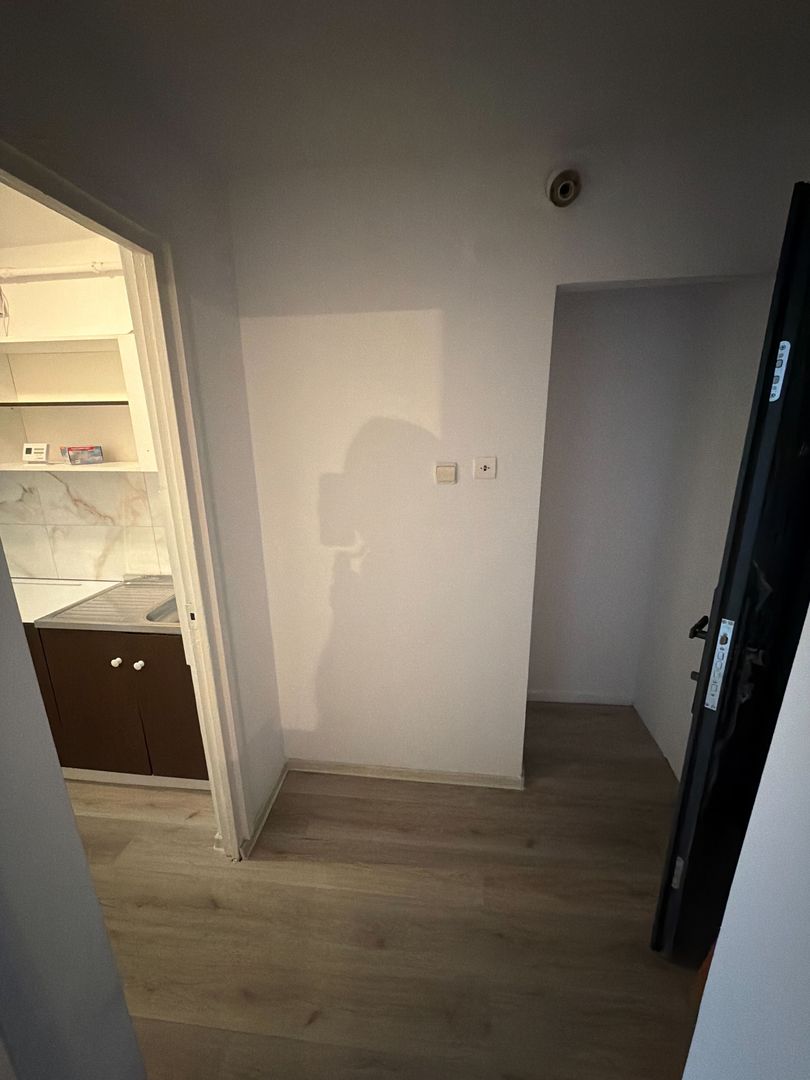 Garsonieră decomandată zona lenin 30 MP str sporturilor - Poză 7