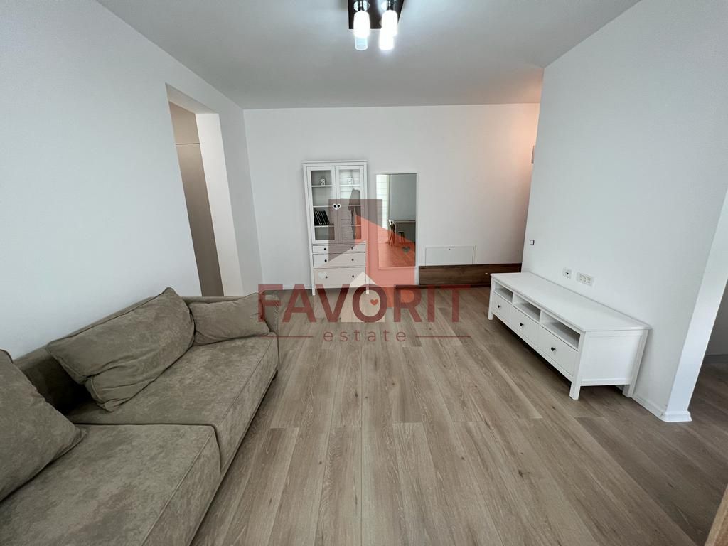 Mobilat si utilat. Vedere la padure. Parcare cu bariera - Poză 2