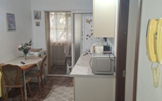 Apartament 3 camere,etaj 3/3,  renovat,65000 euro neg, Policlinica 2 - Poză 2